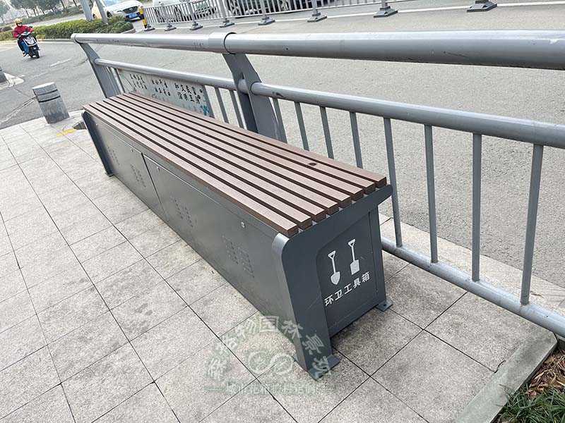 保潔員工具箱美化城市環(huán)境，促進城市文明。