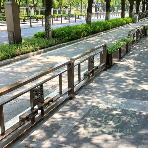 市政道路不銹鋼花箱護(hù)欄