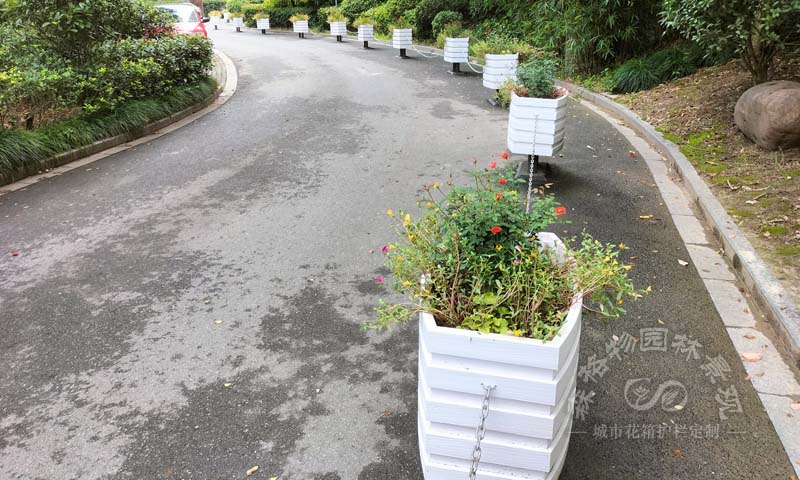 嘉興老舊小區道路花箱機非隔離案例