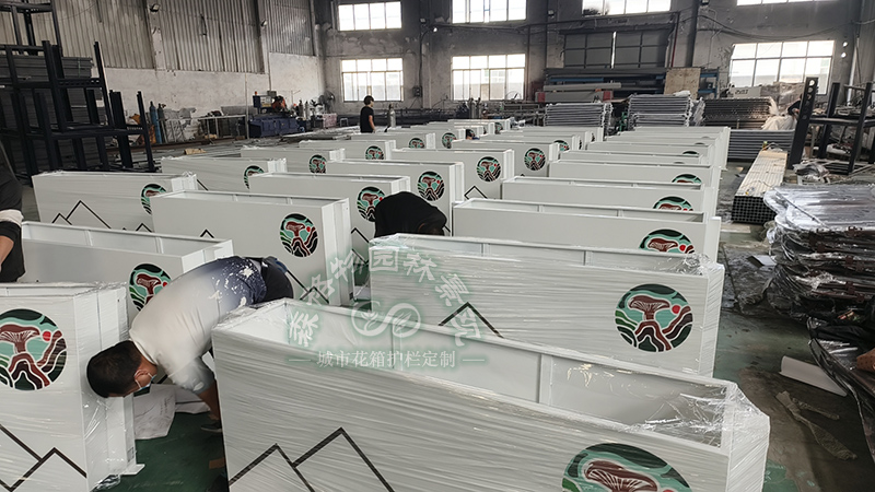 一座城一道風景，打造具有當地文化特色的市政道路花箱護欄